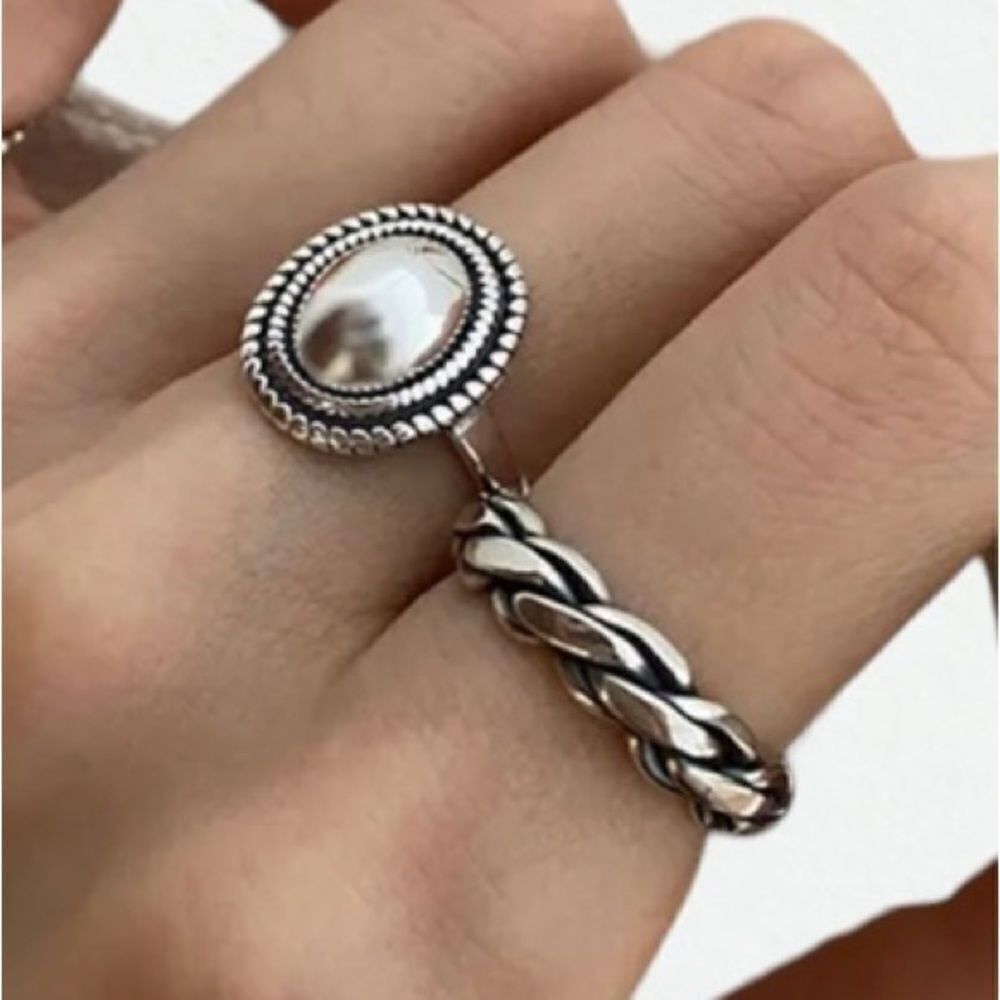 SET OF 2 TRENDY SILVERTONE RINGS